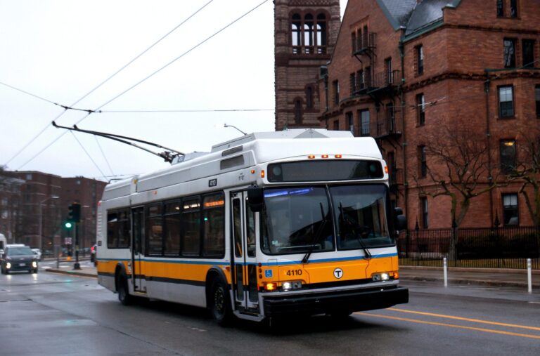 Massachusetts Launches Electric Bus Pilot Programs to Cut Emissions