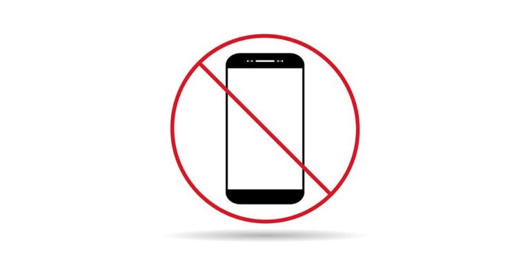 Massachusetts Senate Eyes Statewide Limits on School Cellphone Use